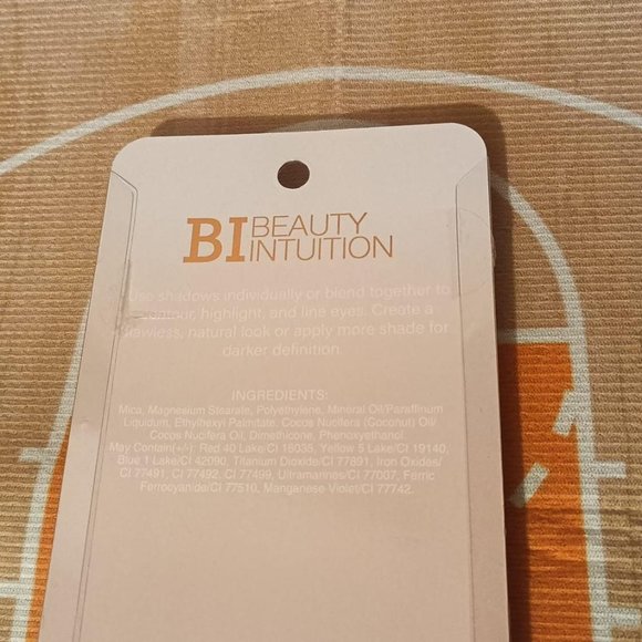 Eyeshadow palette - Picture 2 of 2